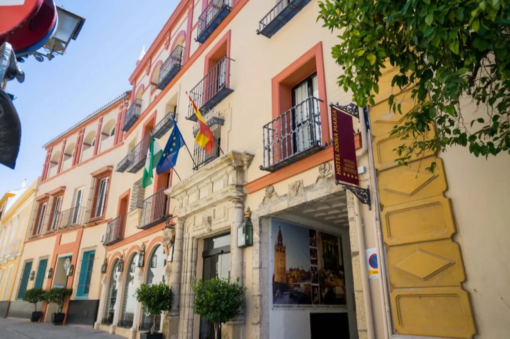 Fachada del edificio sede del 68 Congreso Nacional de Skål en España.