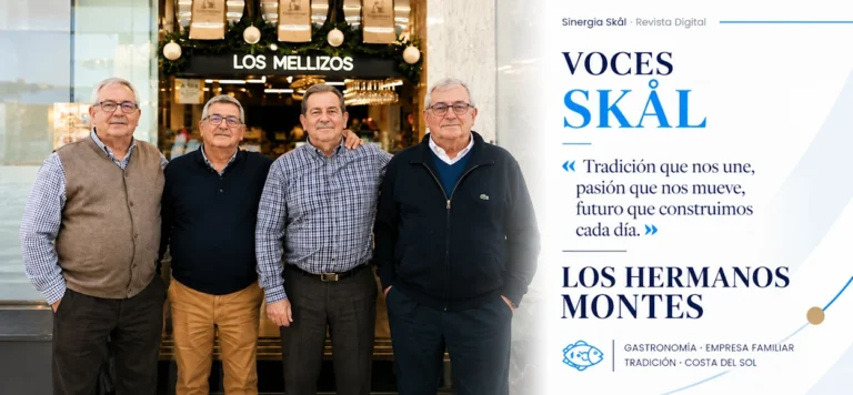 Cuatro hombres en un restaurante con decoración marinera y productos del mar.
